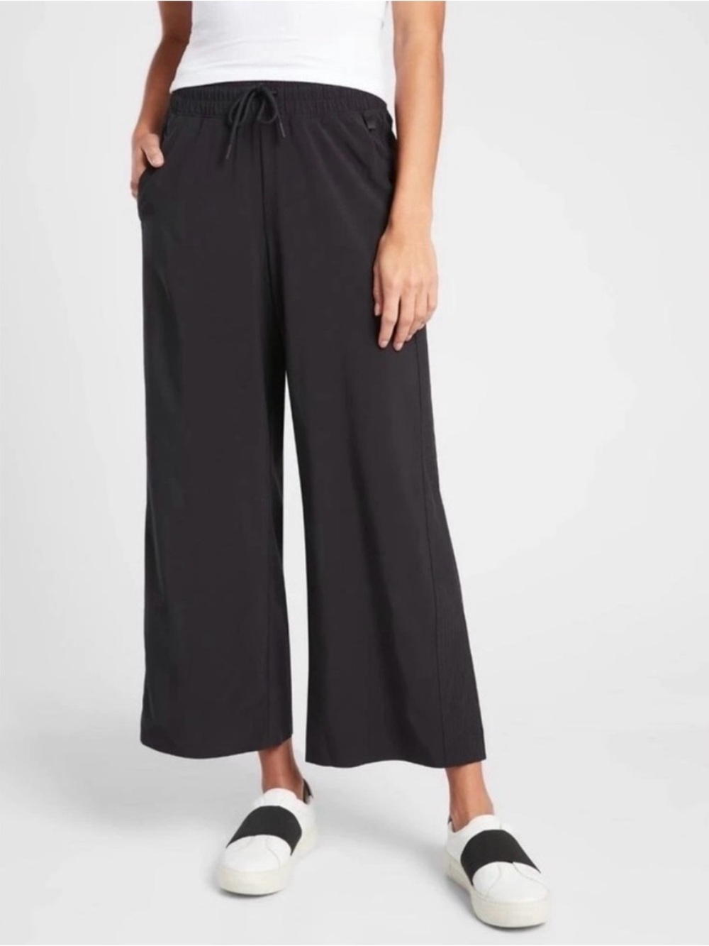 Atheleta Womens Avenue Black Wide-Leg Crop Pants 4T
